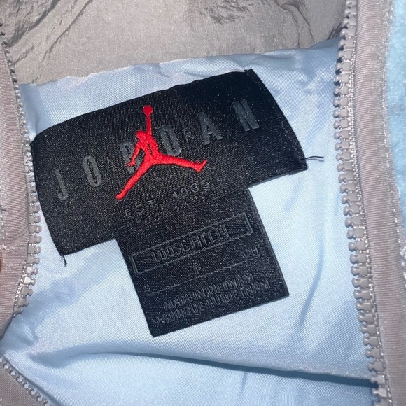 Jordan Women's Blue and Cream Puffer Jacket - Picture 3 of 6